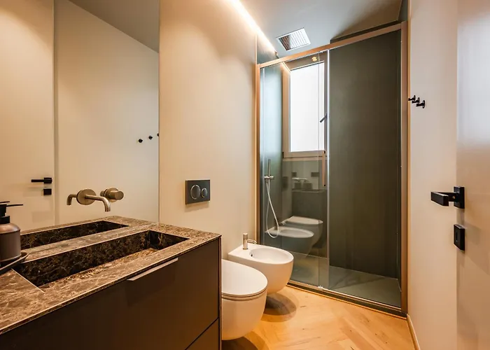 Luxury With View Steps From The Duomo Apartment Mailand