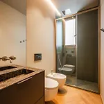 Luxury With View Steps From The Duomo דירה מילאנו