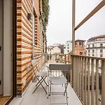 Luxury With View Steps From The Duomo דירה *
