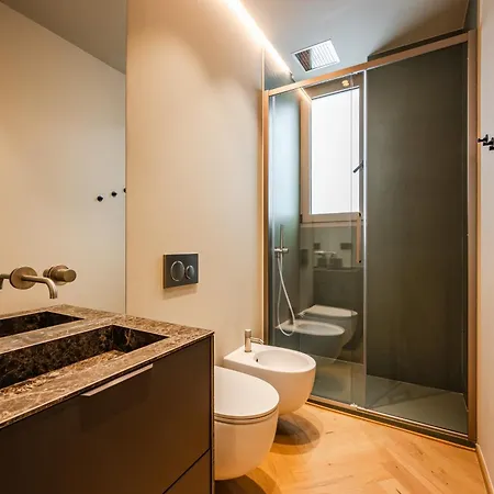 Luxury With View Steps From The Duomo Daire Milano